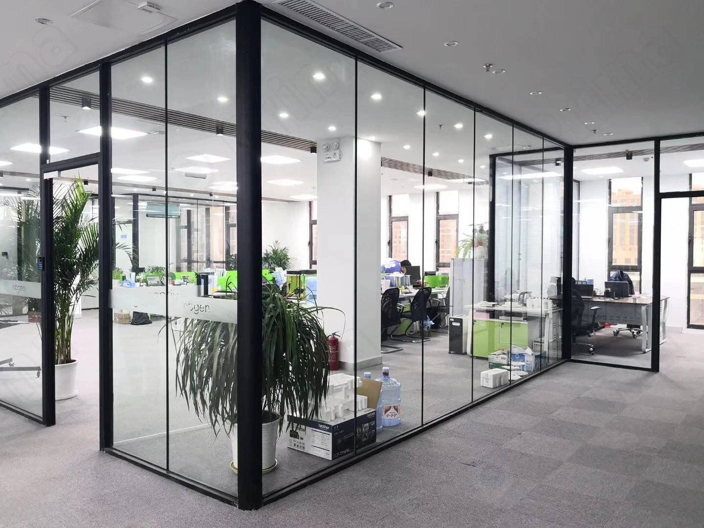 Foshan Fabrik Glaswand Die Neueste Office-Partition Glas Offical Trennwand