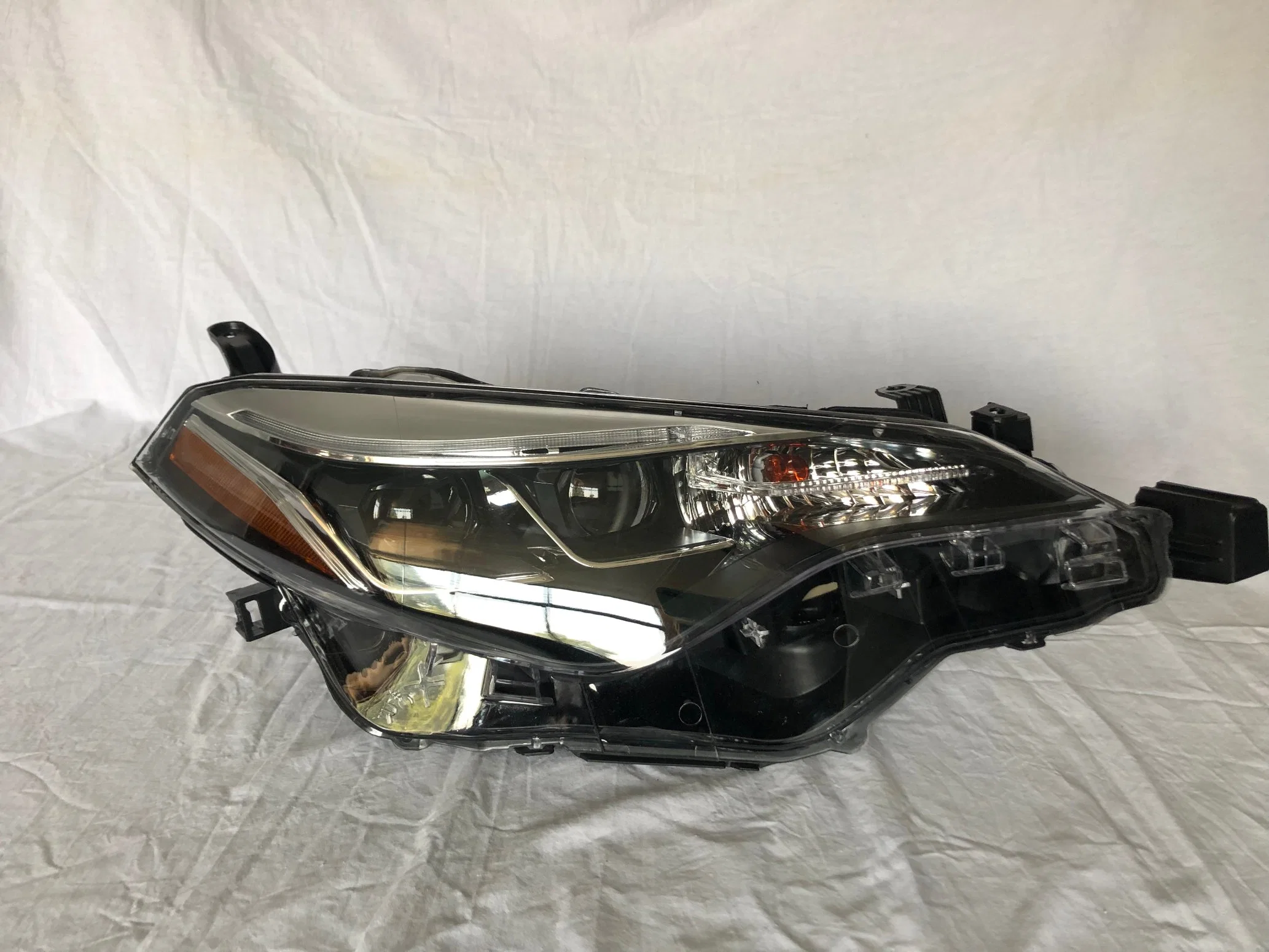 China New Wholesale/Supplier Auto Assembly Front Headlight Lamps for Corolla 2017 USA Se