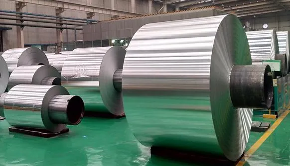 El color de la fábrica de hoja de aluminio recubierto de papel de aluminio de la bobina de aluminio Precio China hizo