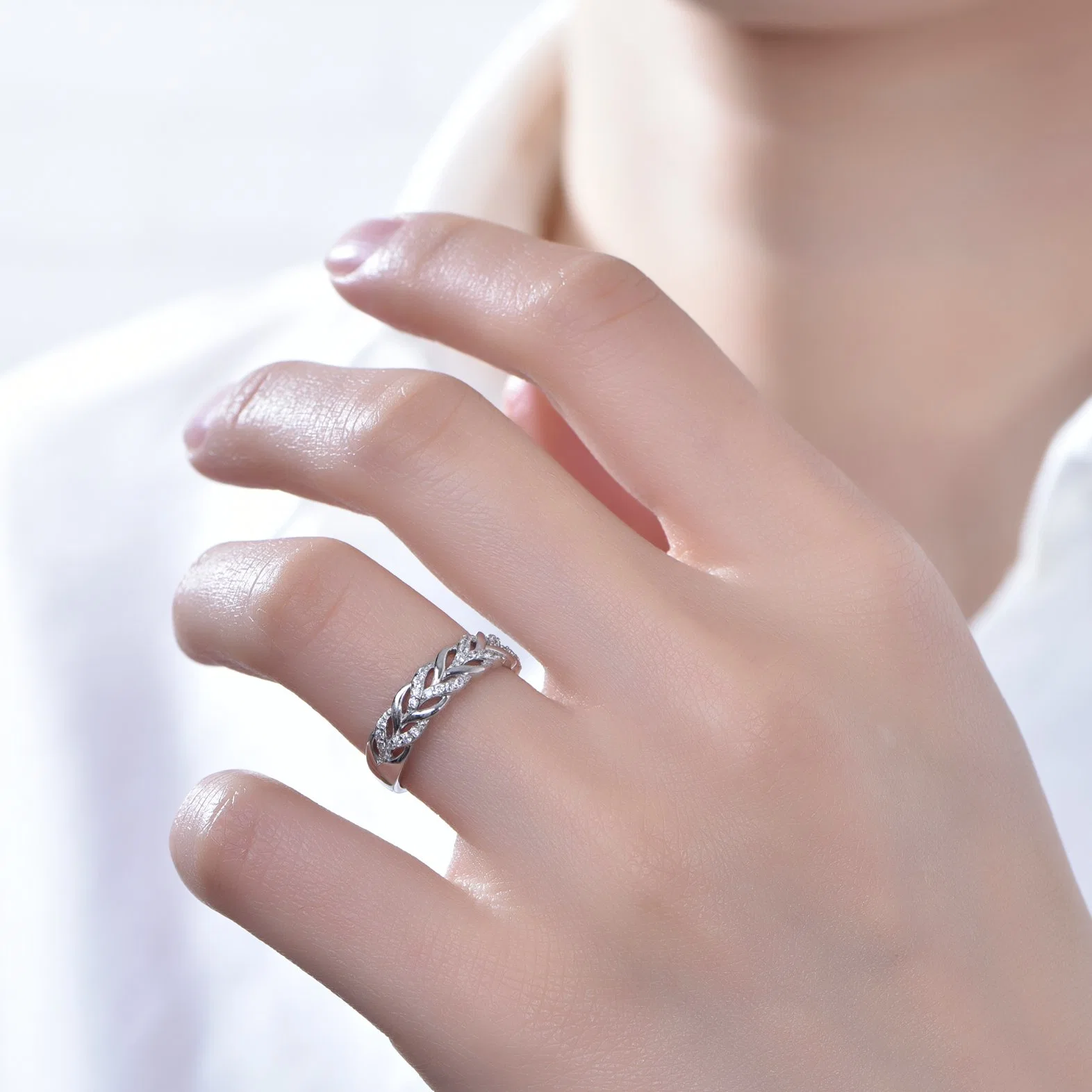 High quality/High cost performance 925 Sterling Silver Braid Shape with Zircon Simple Fashion Ring