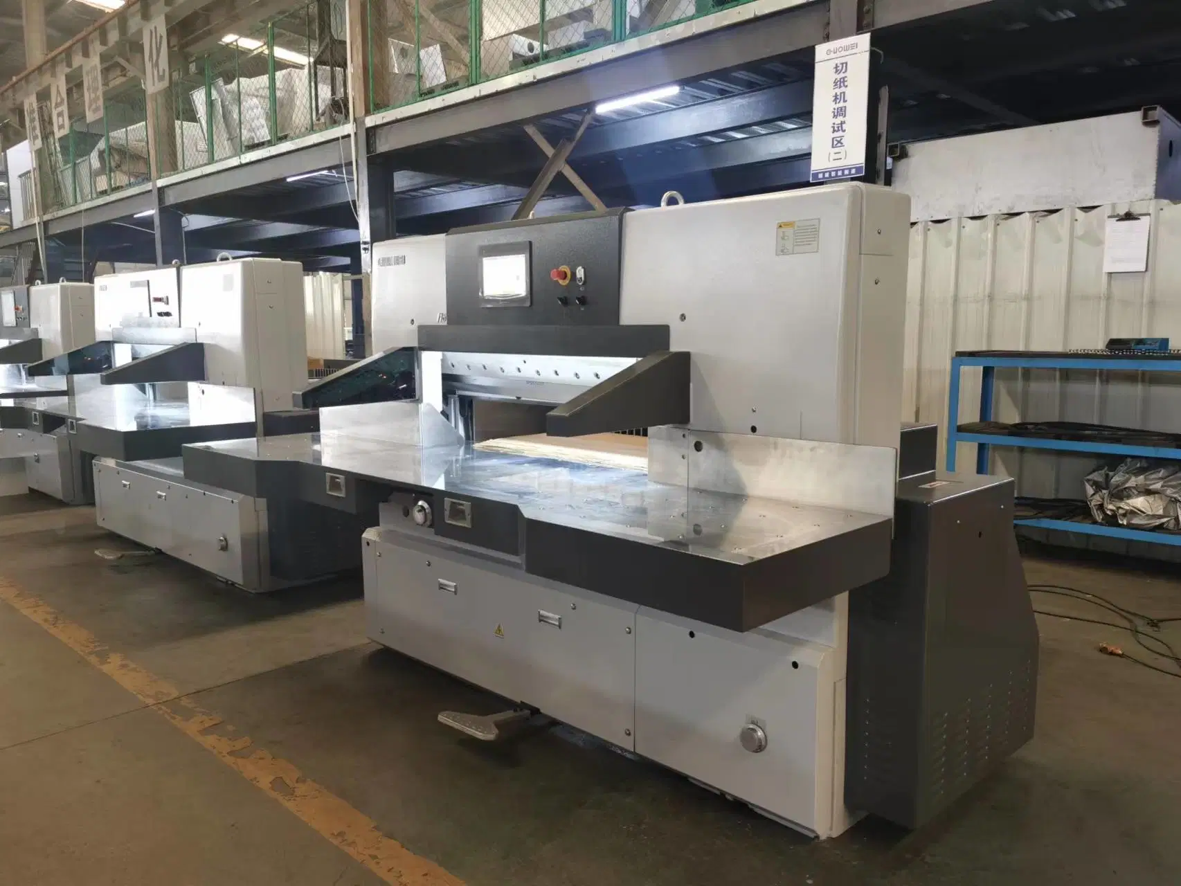 Hydraulic Caradboard Paperboard Cutting Machine Program Control Paper Cutter (115K)

Machine de découpe hydraulique de carton et de papier carton Program Control Paper Cutter (115K)