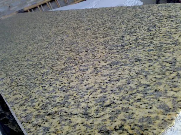 Populares de la piel de tigre amarillo mosaico de granito con precio competitivo