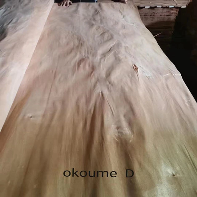 Prix bon marché directement de l'usine gabonaise pour le placage de face en okoumé/okume naturel.