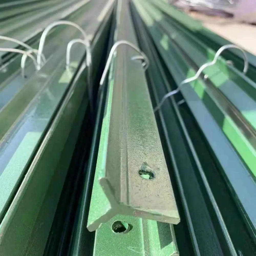 Galvanized Steel Star Picket Y Post with Clips for Field Fence