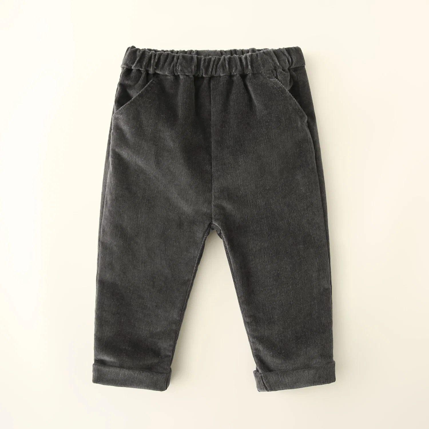 Ropa de pantalón de pana gris oscuro para bebés con bajo plegable