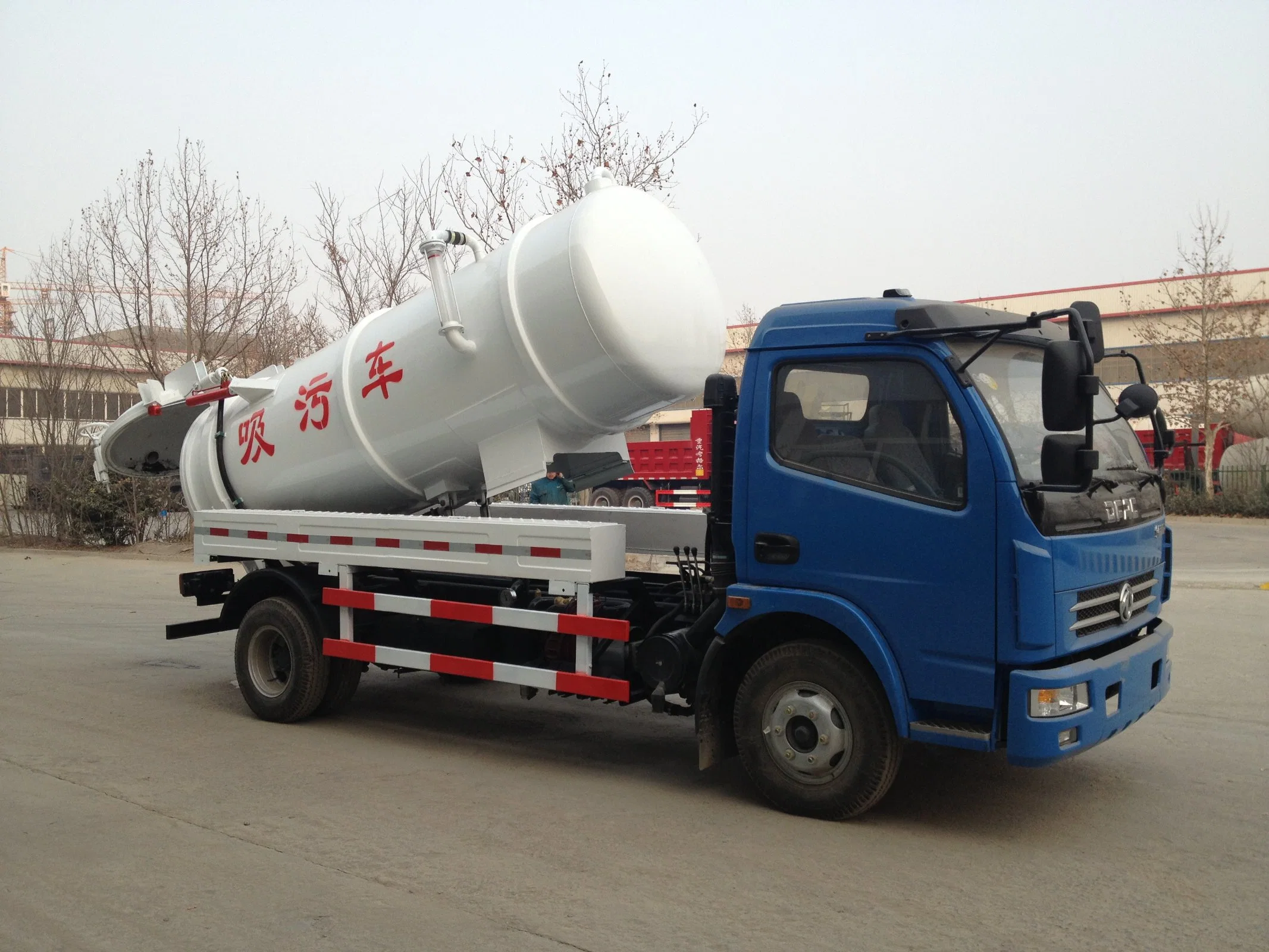 Dongfeng 4X2 10m3 12000 Liter High Pressure Vacuum Suction Truck Price