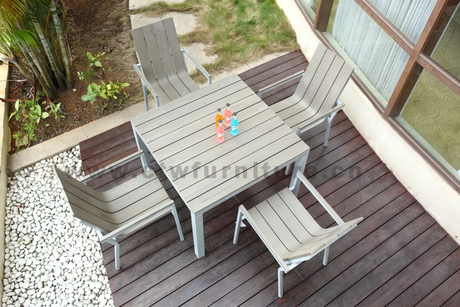 2023 New Design Wholesale/Supplier Chair Plastic Wood Iron Frame for Courtyard