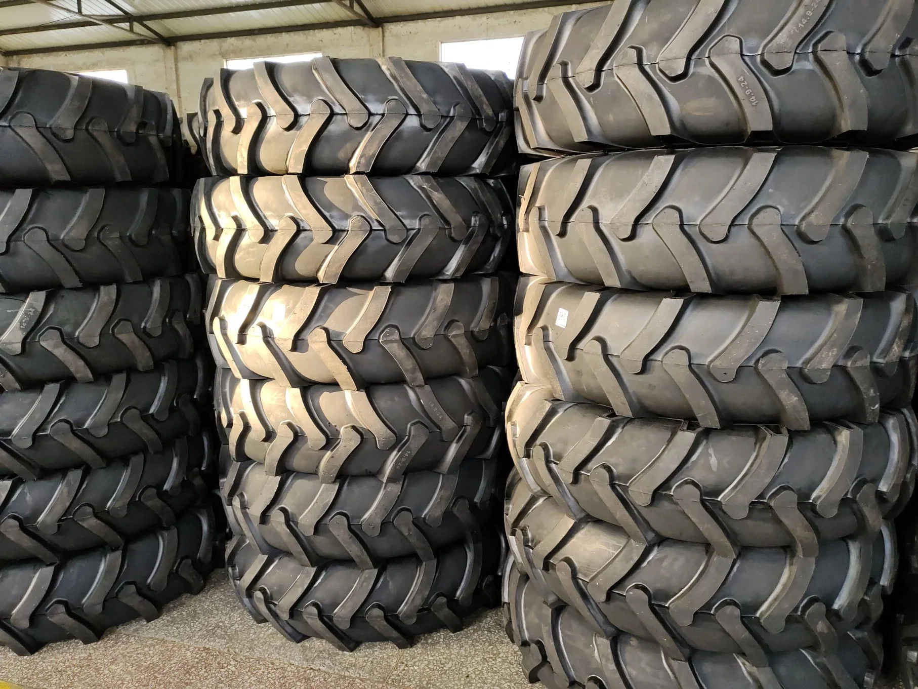 Agricultural Tractor Tires 11.2 12.4 13.9 14.6 Tractor Tire Inner Tube for Farming Machinery