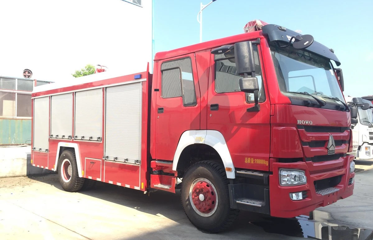 HOWO 280/320 HP Rescue Water Foam Fire Engine 4X2 Fire Fighting Truck