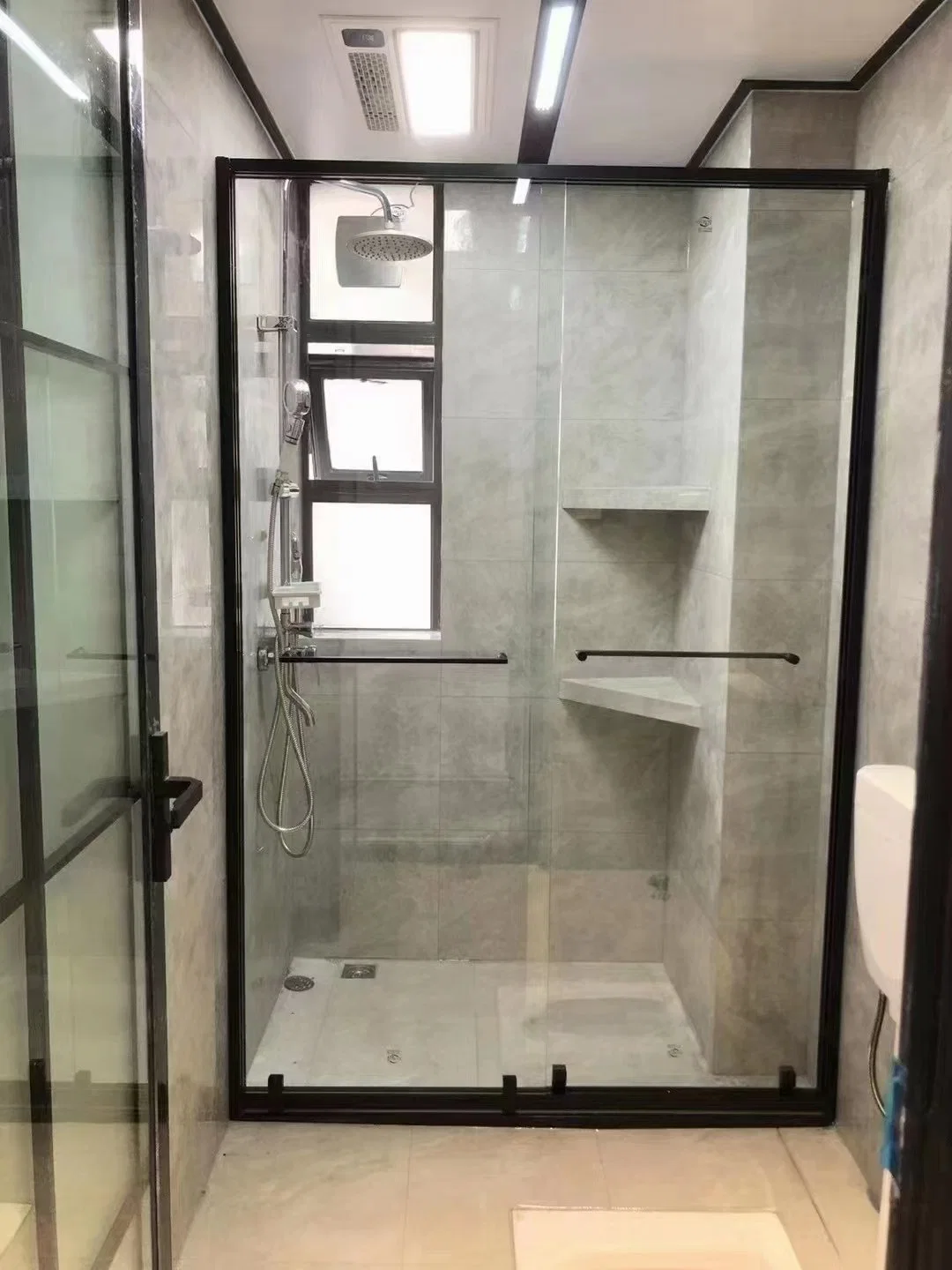 Qian Yan Luxurious Tubs and Showers China Slide Luxurious Shower Room Manufacturer High-Quality Computer Control Panel Large Luxury Shower Cubicles