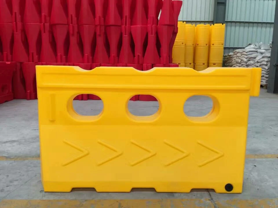 Red Yellow Rotational Plastic Road Barricades Portable Barrier