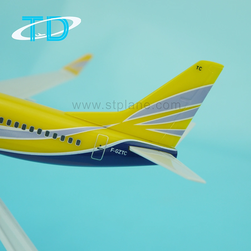 B737-700 1/200 16cm Model 1/200 Scale Plastic Airplane