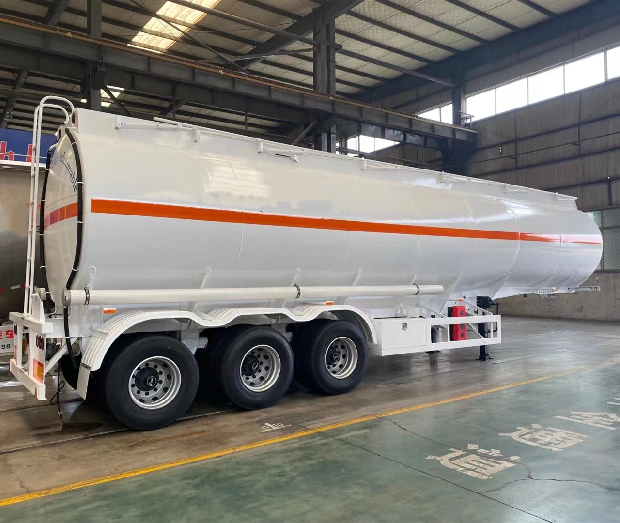 3 Axles 45000L 3/5/6/7/8/9 Compartments Fuel Tanker for Sale in The Philippines