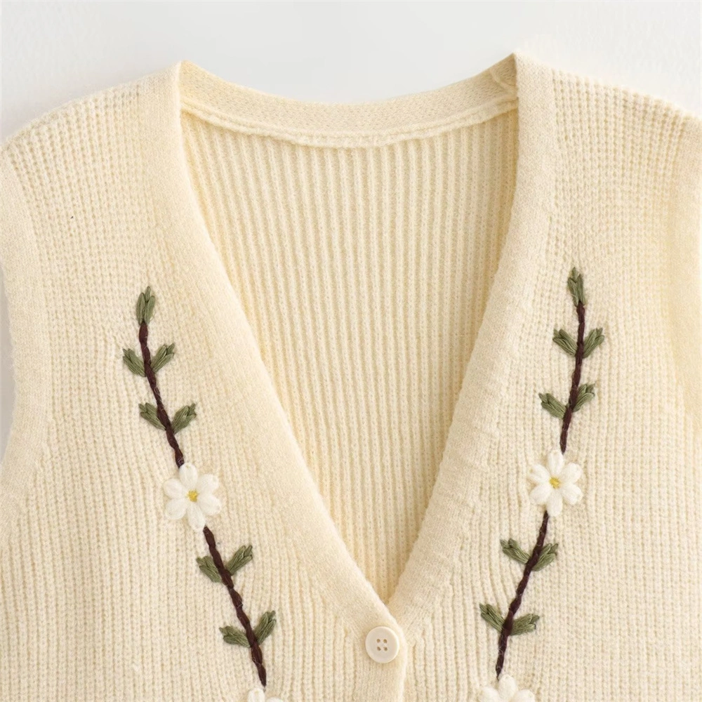 Pb&Za Women's Clothing Wholesale/Supplier Early Autumn Beige Embroidered Sweater