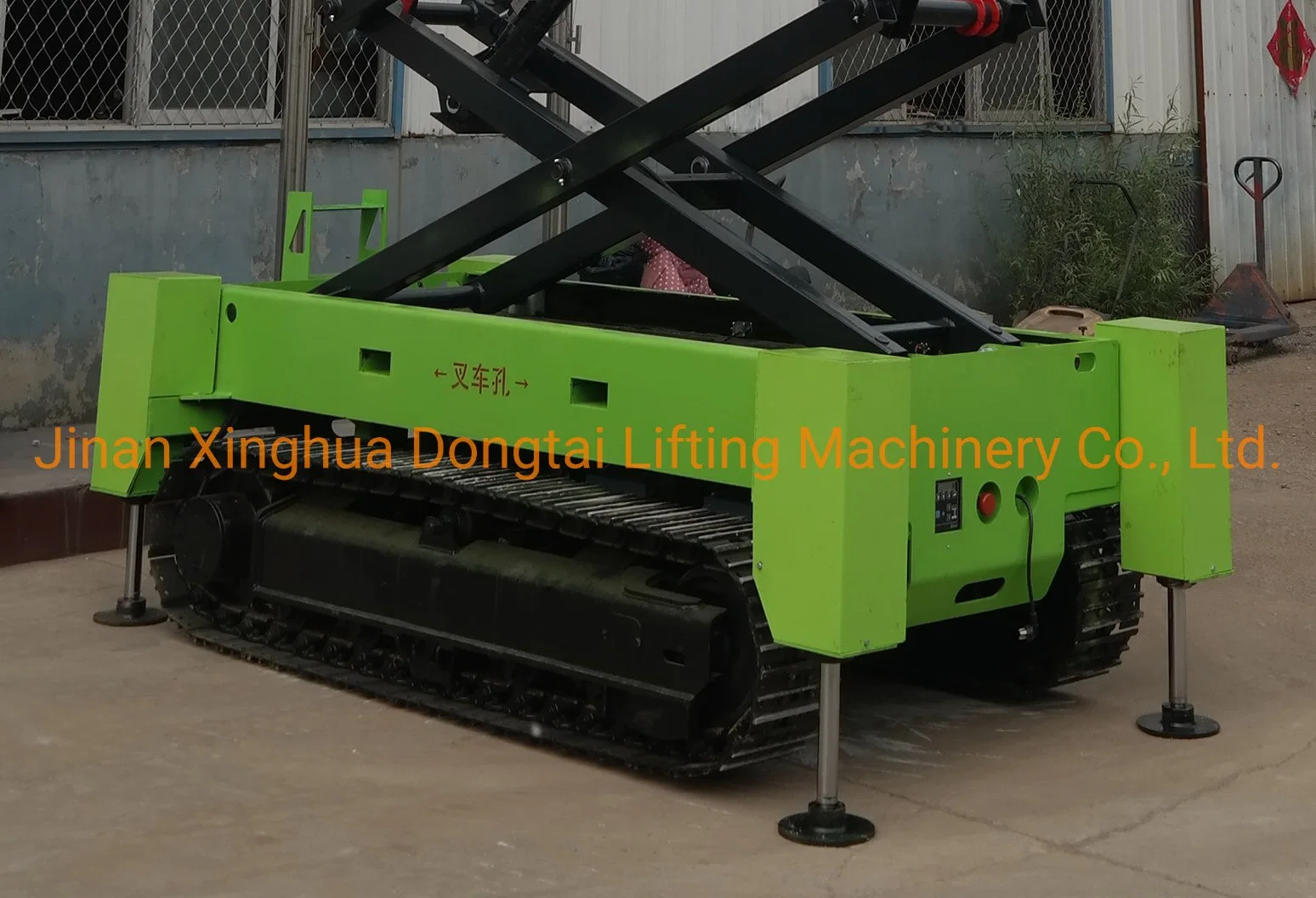 Mobile Lifting Platform with Automatic Leveling Support Legs Electric Track Crawler Scissor Man Lift