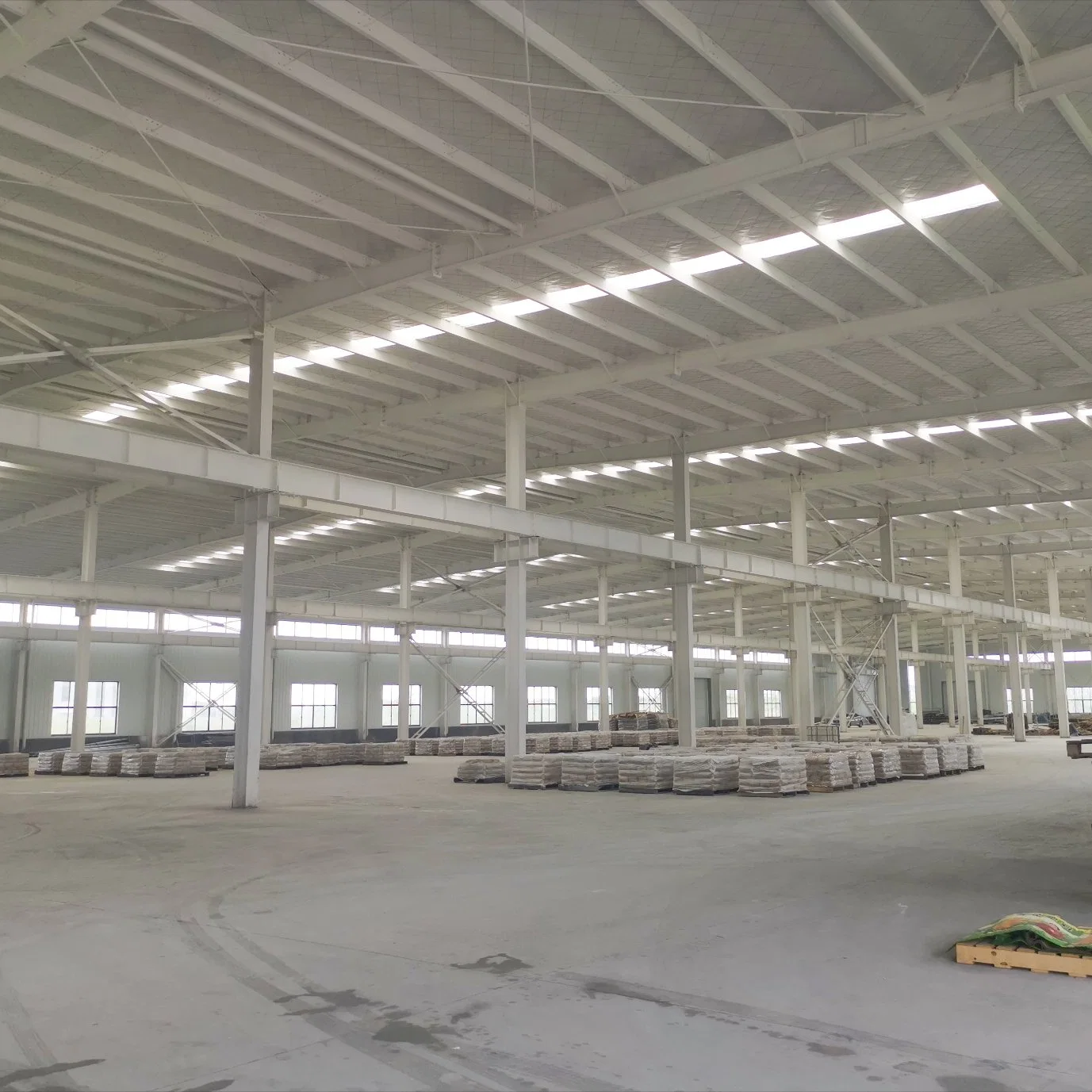 Qingdao Jinggang Professional Fornecedor confiável de construções de estruturas de Aço Garagem Hangar da Oficina de Armazém