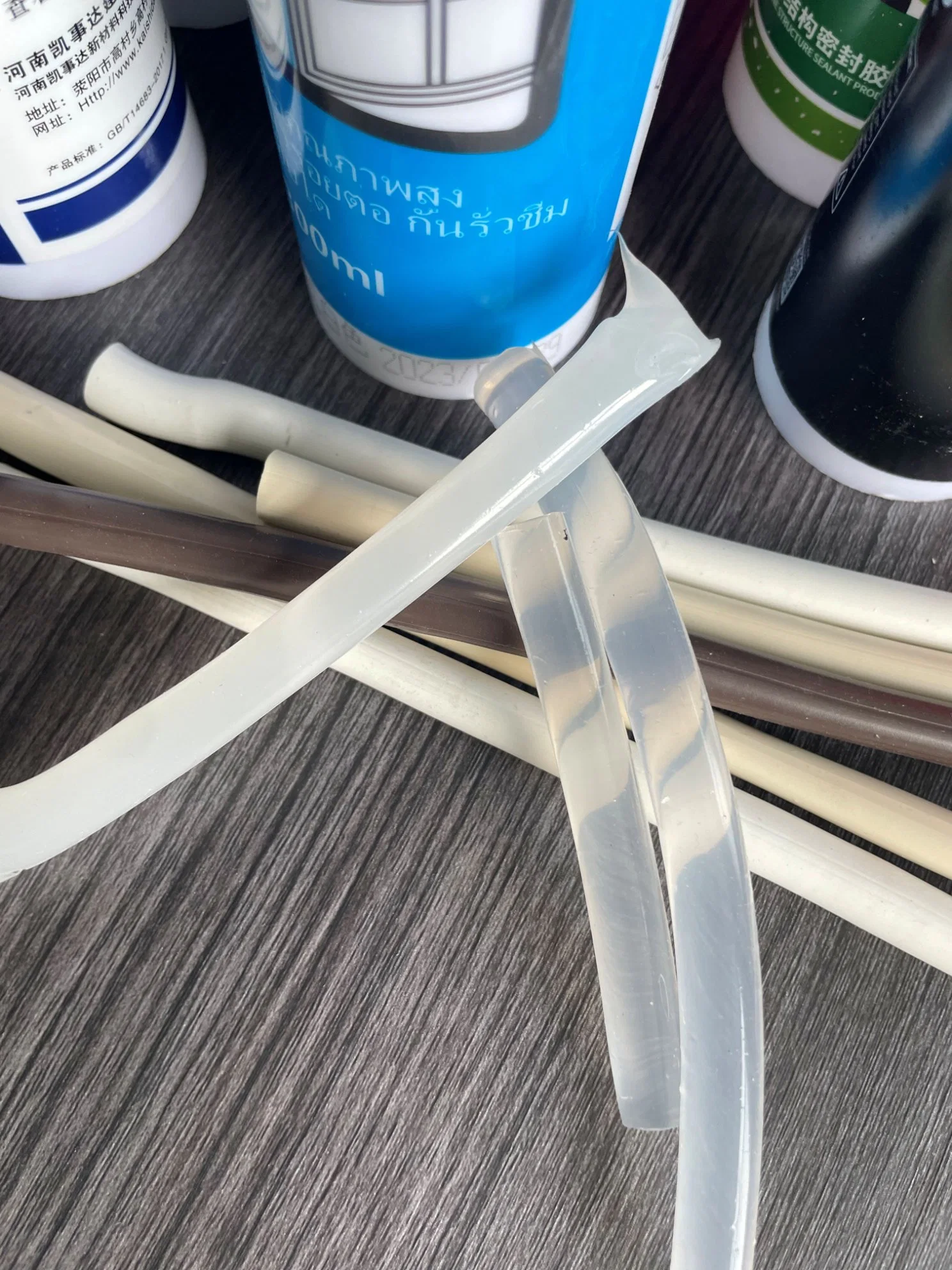 Top4 Silicone Neutral Acrylic Adhesive with Resistance to Climate Change