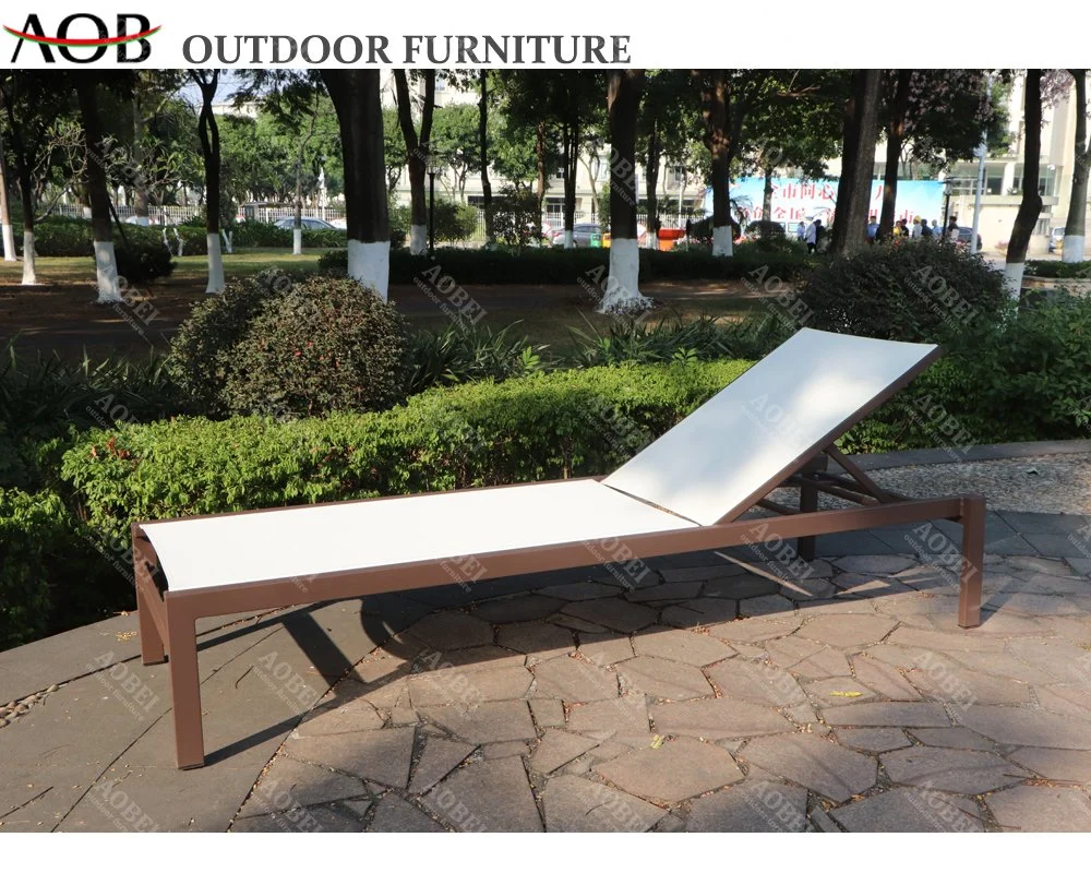 Mobilier de jardin moderne pour hôtel, complexe, patio, bord de mer, extérieur, maison, chaise longue, bain de soleil.