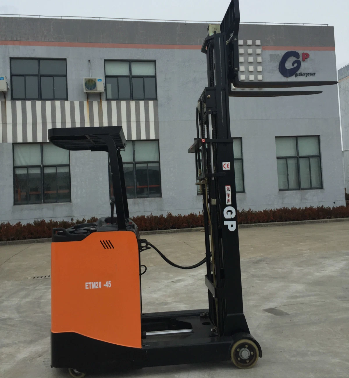 Equipamento de armazém 2 Ton suporte eléctrico sobre o REACH Truck com 4,5 m de altura de elevação