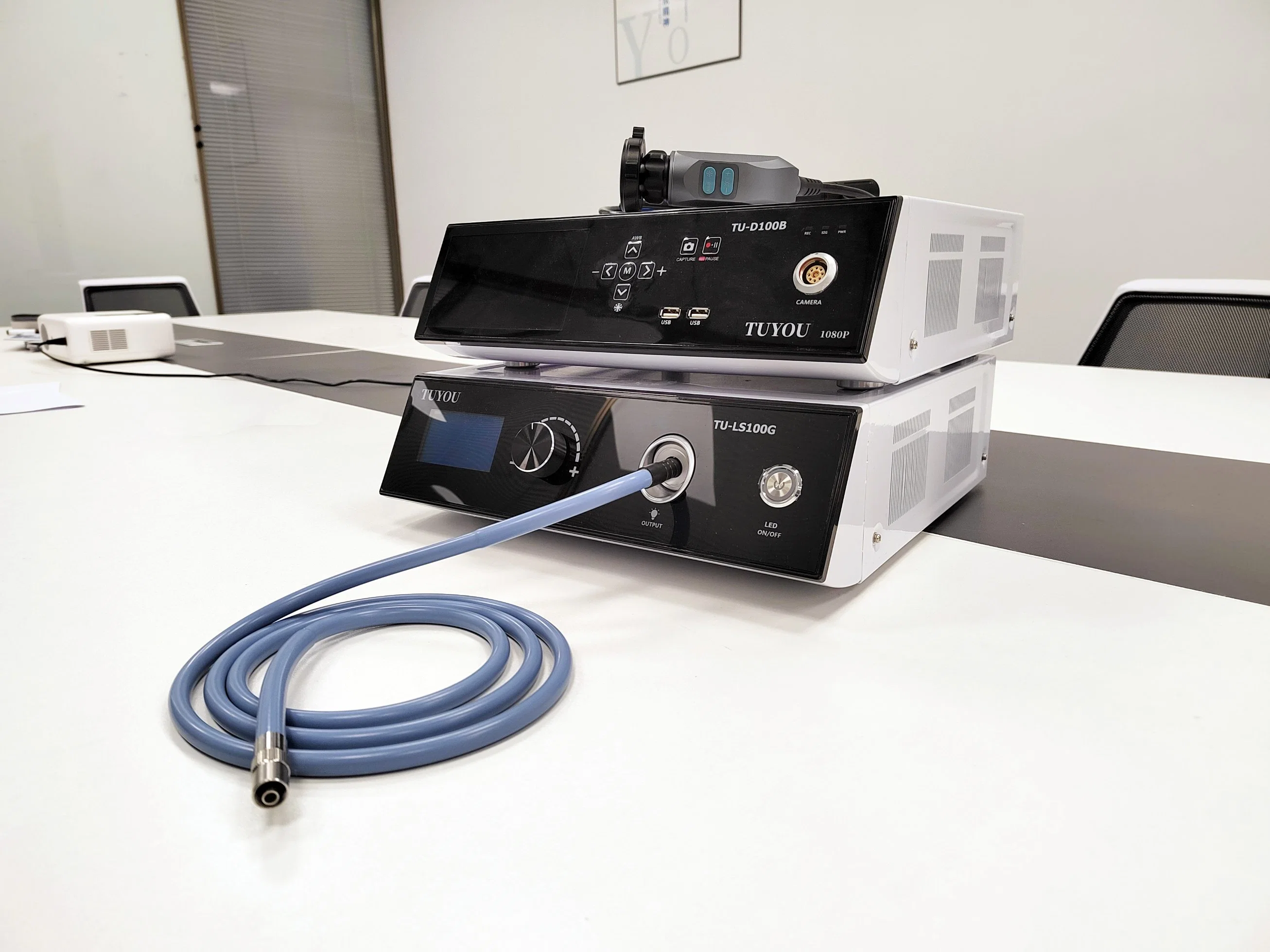 A endoscopia médicos Full HD com câmera de vídeo USB RECORD 120W Fonte de luz para laparoscopia Artroscópio Ginecologia