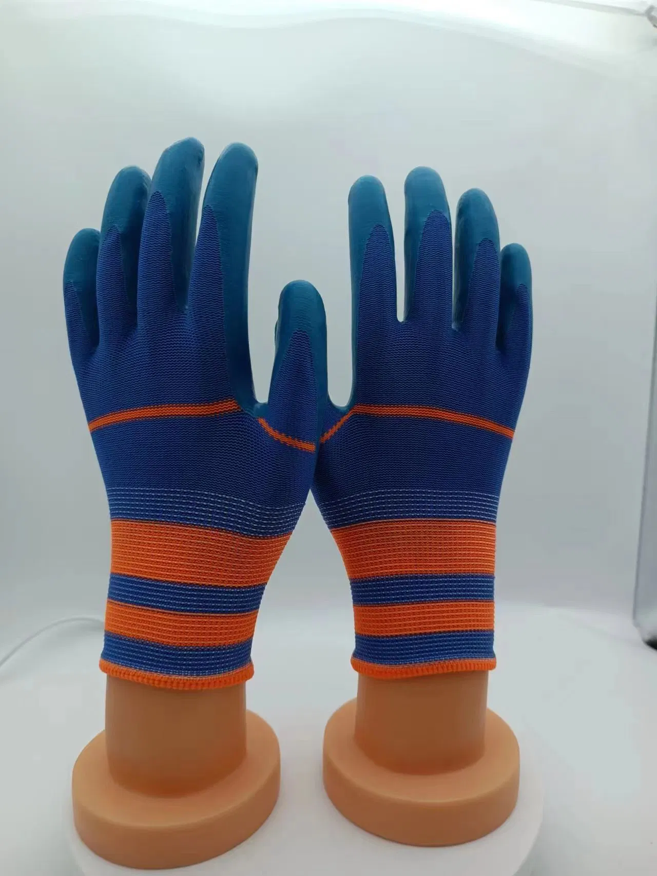 Gants de travail en latex à haute élasticité et à motifs en relief de sécurité.