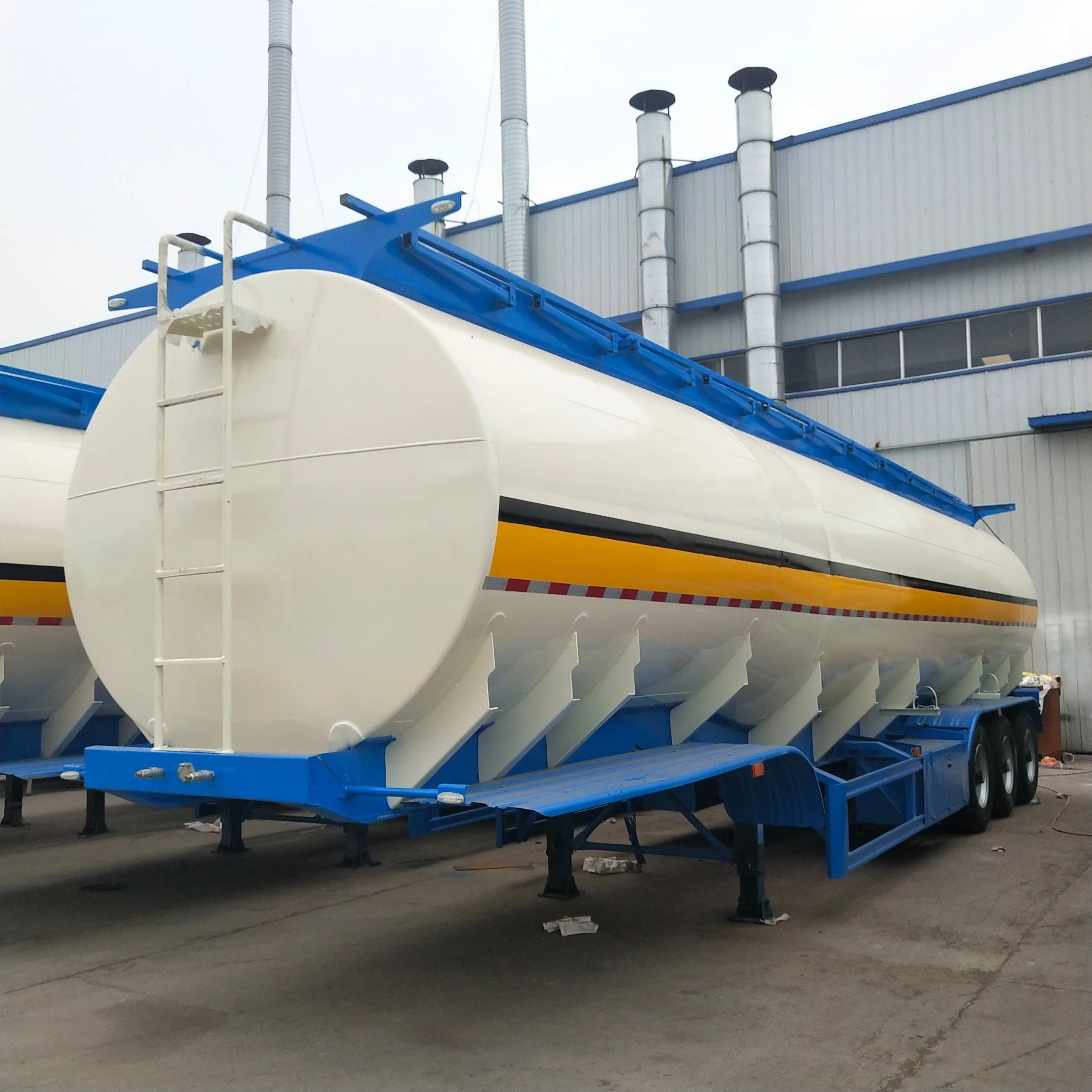 Crude Transportation 2/3 Axle 45 Cbm Fuel Oil Gas Tank with Fuwa 3 Axle