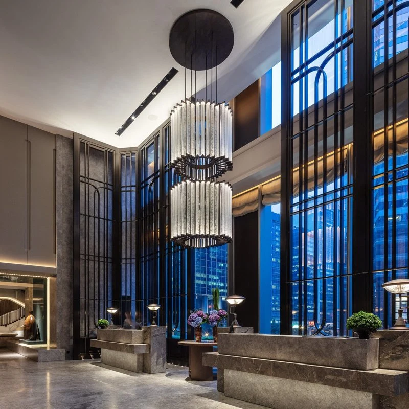 لوبى فندق فيلا حديث LED معلق وثريا فضية حلزونية كريستالية إضاءة ثريا زجاجية مصنوعة يدويا