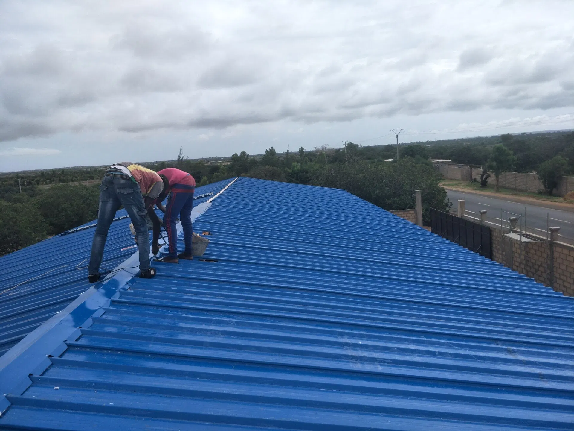 Long-Span Ingeniería Pre Peb aislados estructurales de acero naves industriales para almacén