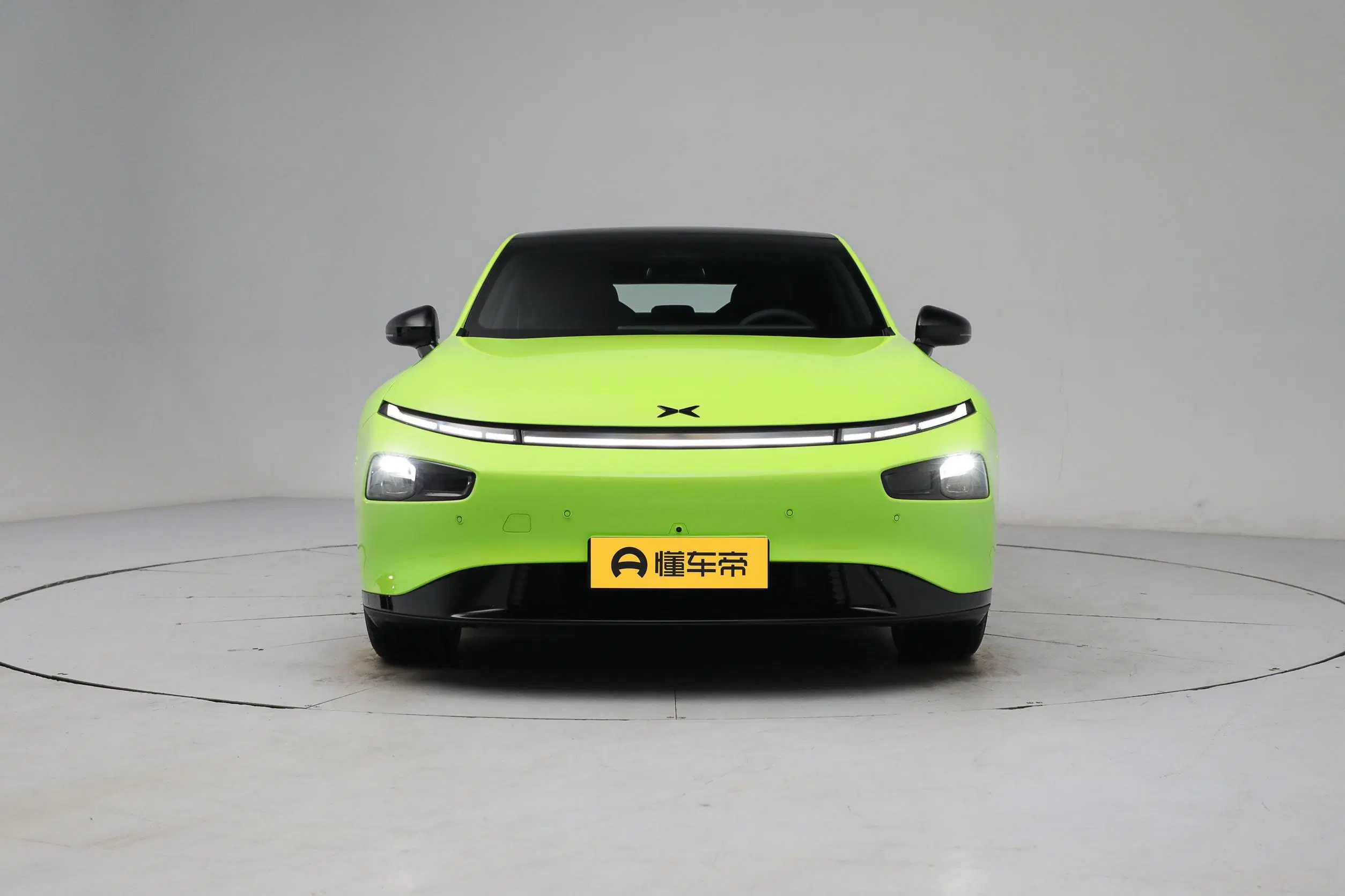 New Energy Car Auto Xpeng P7 2022 586g in Stock 4 Wheel Chinese Cars Electric Vehicle Adult High Speed Xiaopeng P7 for Sale1 - 4 Units High Performance