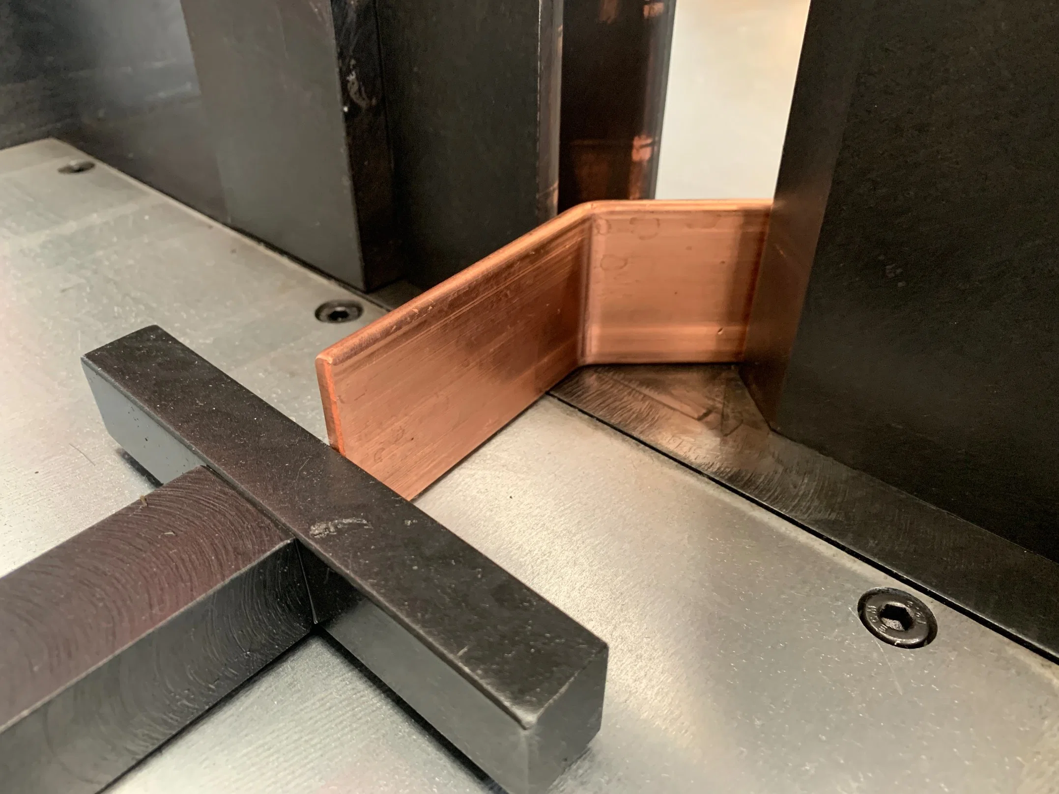 Equipement de pliage de barre omnibus 3D intelligent contrôlé par ordinateur pour cuivre métallique Et aluminium