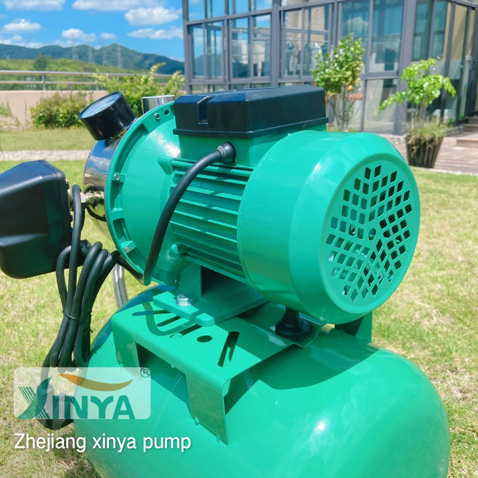 Bomba de agua eléctrica Xinya Auto Priming 220V 50Hz 800W Con depósito de presión 24L