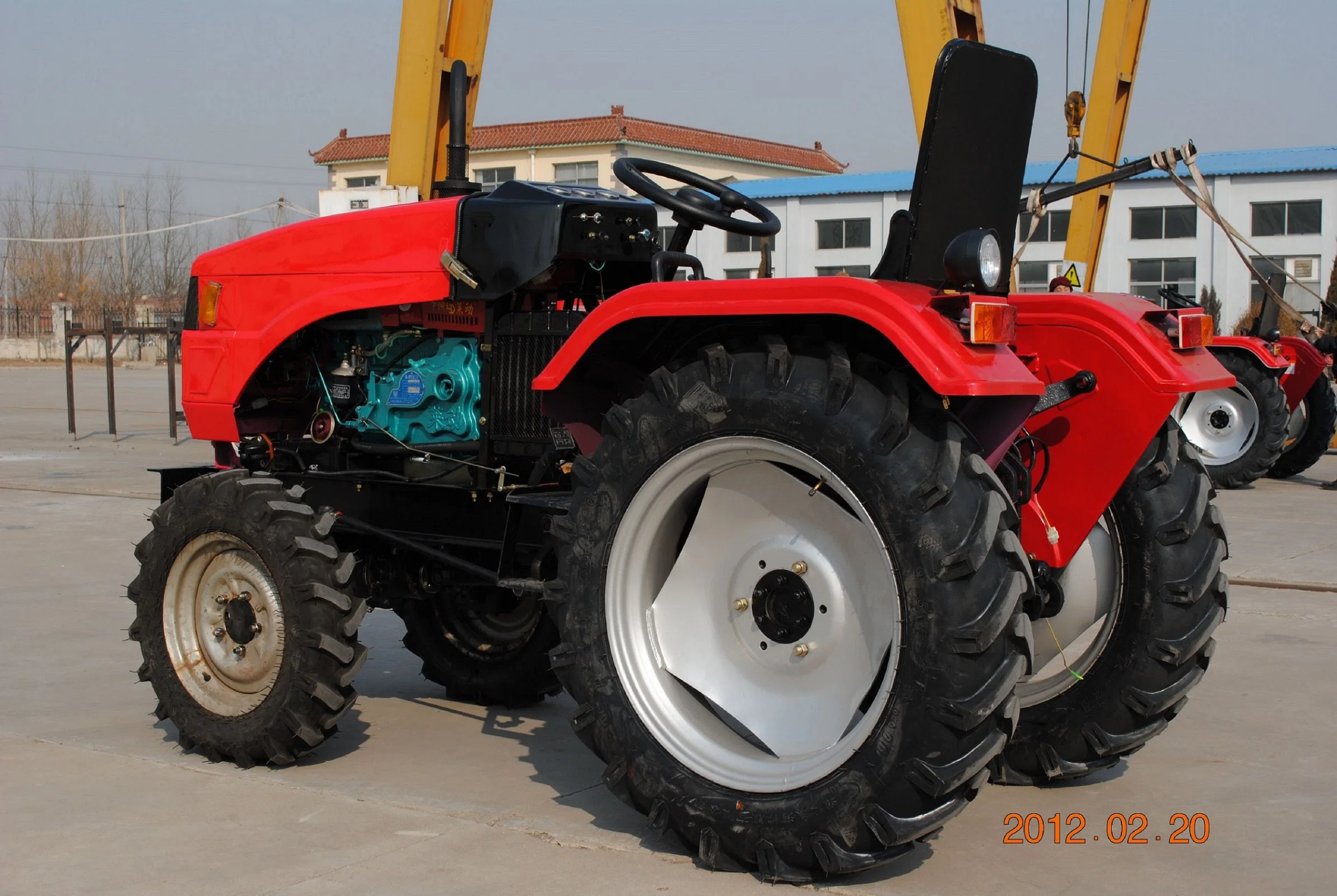 China Deutz Engine with CE, SGS (HQ1804) 180HP Tractor