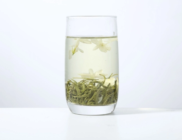 Té de jazmín con fuerte fragancia de té verde jazmín