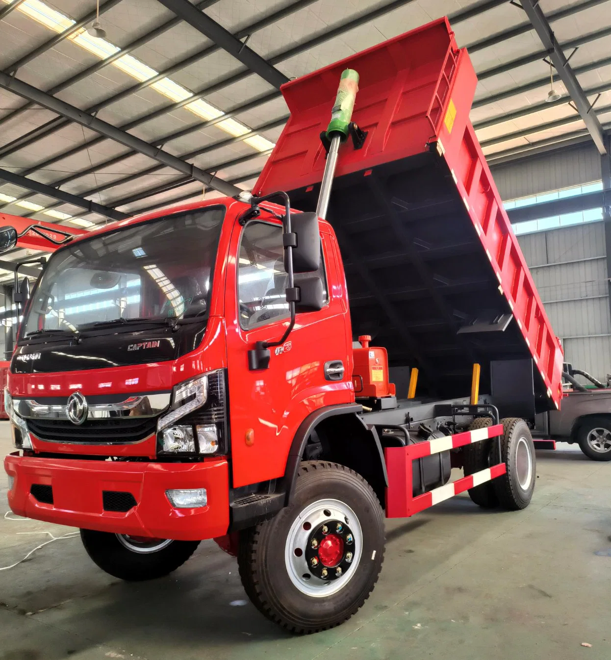 New and Used Dongfeng 4*2 6 Wheels Dump Tipper Cargo Lorry Van Tow Dumper Concrete Tractor Truck for Sale