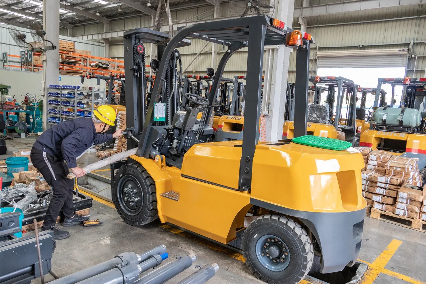 Hifoune Mini 4 Ton Diesel Forklift Truck with Japan Engine