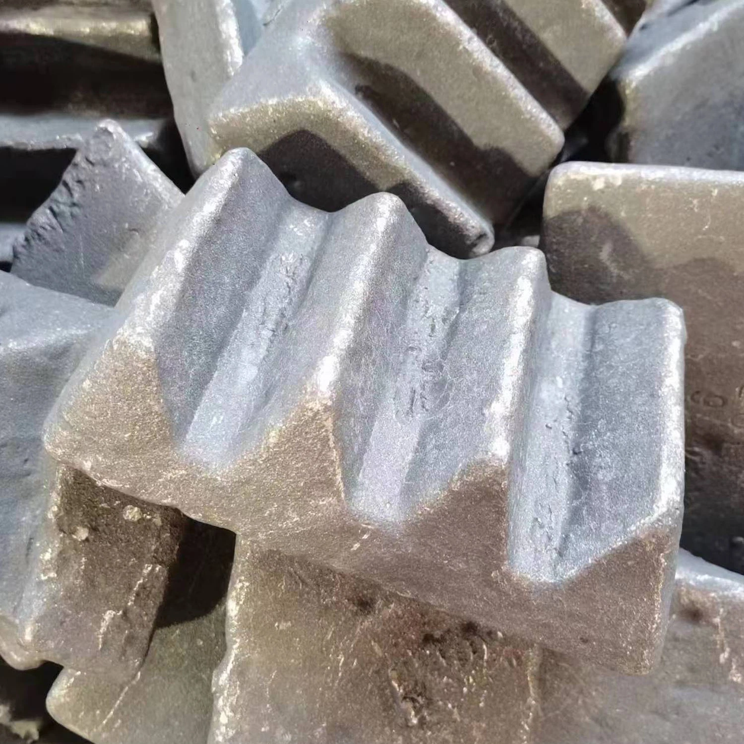 معدن أرضي نادر من معدن اللوي Mischmetal LA-CE مختلط