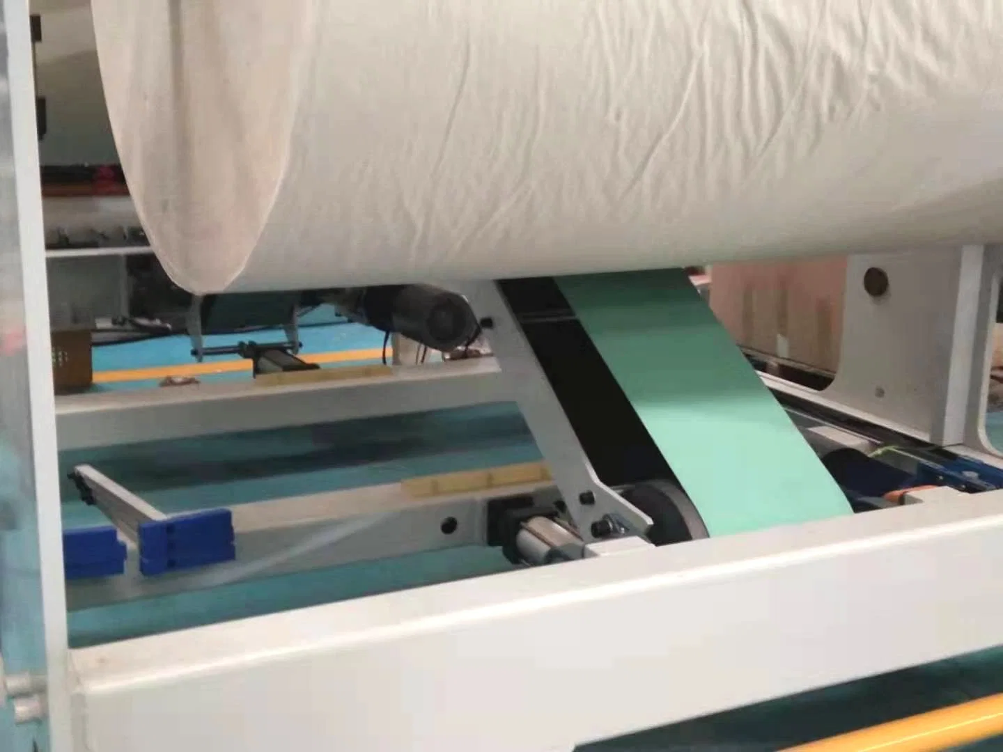Vollautomatische Baumwollgewebe Maschine saugen variable Spannung Z Falten Maschine für weich trockene, nicht gewebte Gesichtstücher