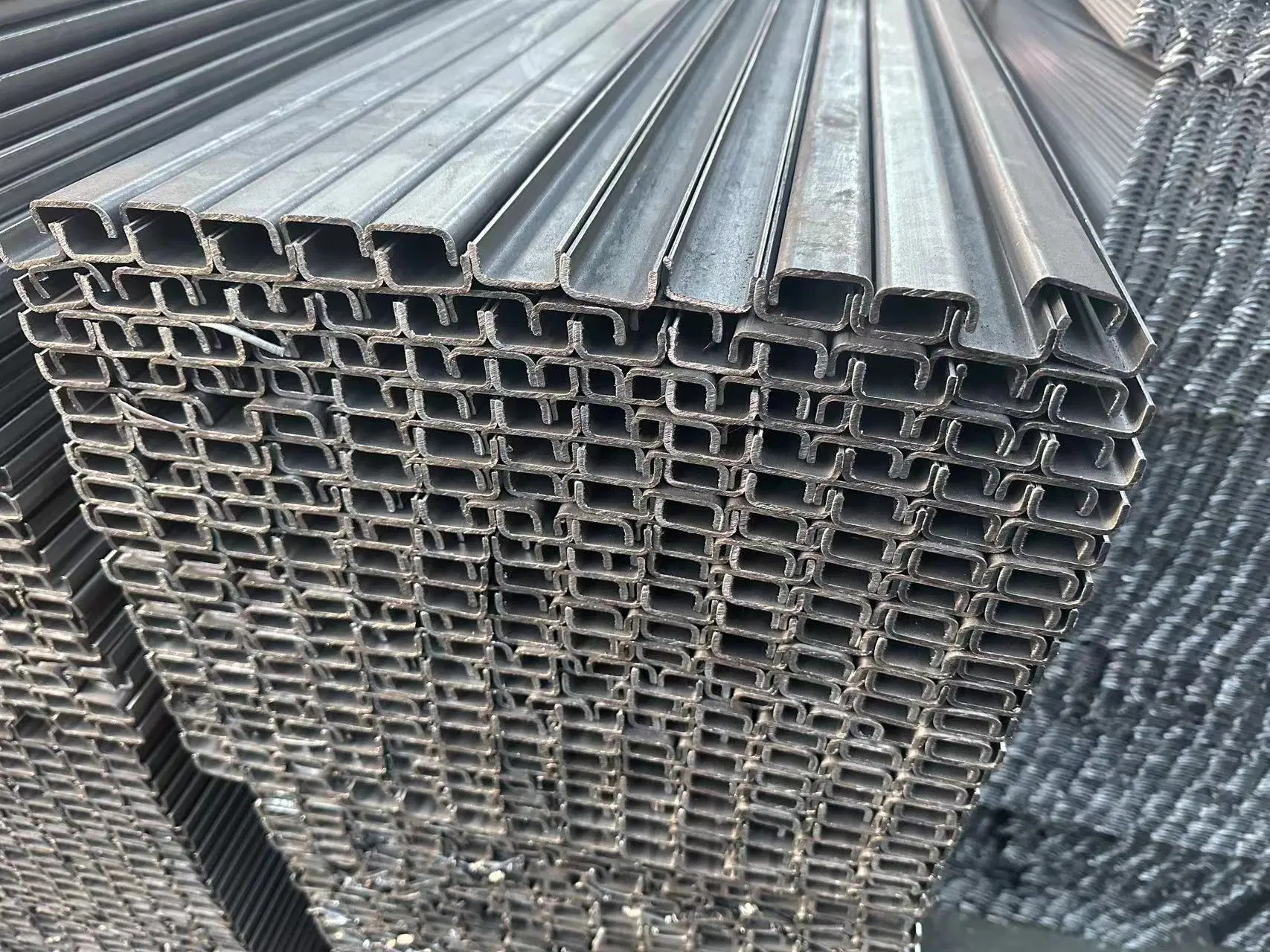 China Supplier Stainless Steel Profile Carbon Steel Angle Steel/Equilateral Angle Steel/Angle