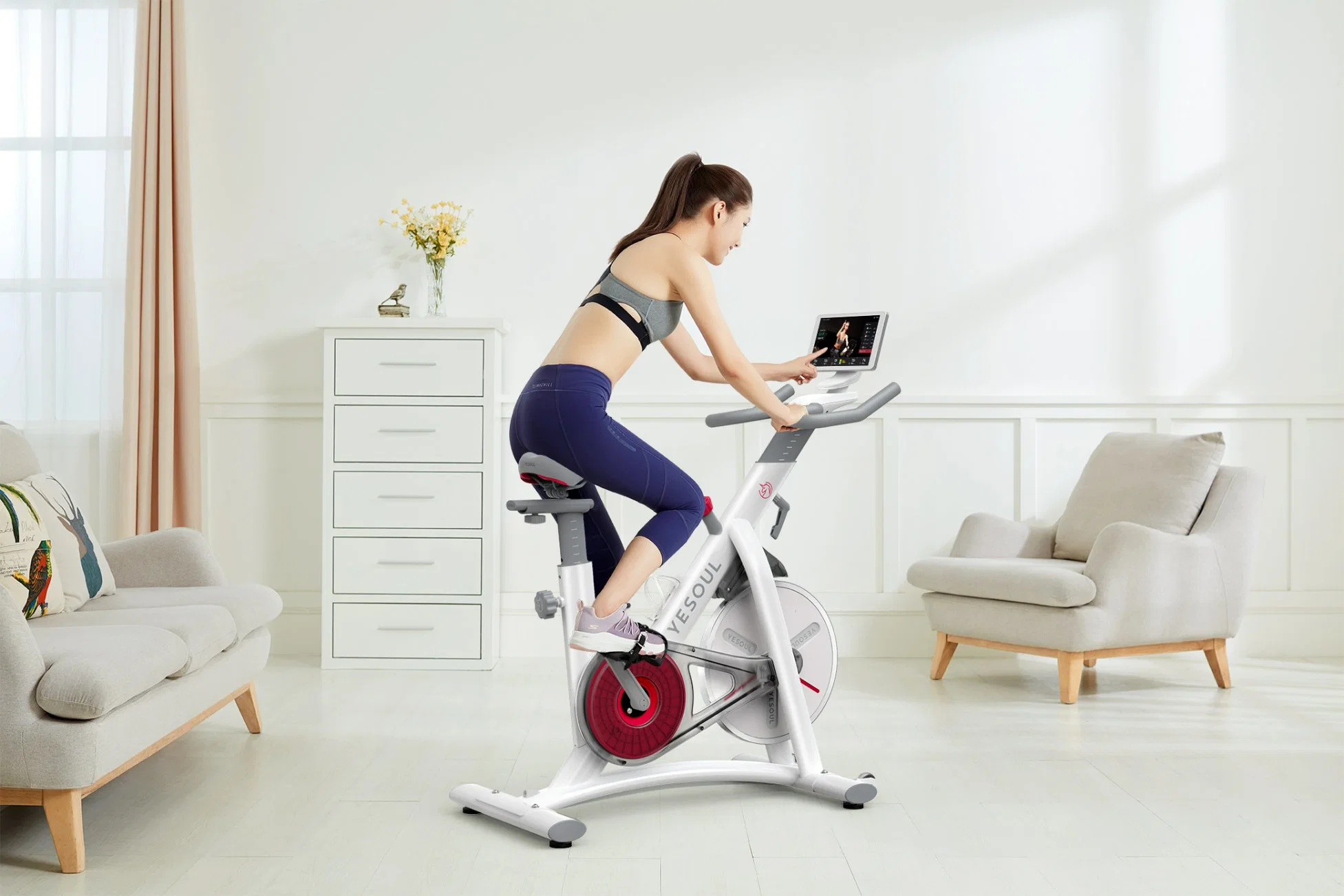 Yesoul spinning Vélo magnétique de mettre en place les appareils de sport avec Bluetooth et l'affichage numérique