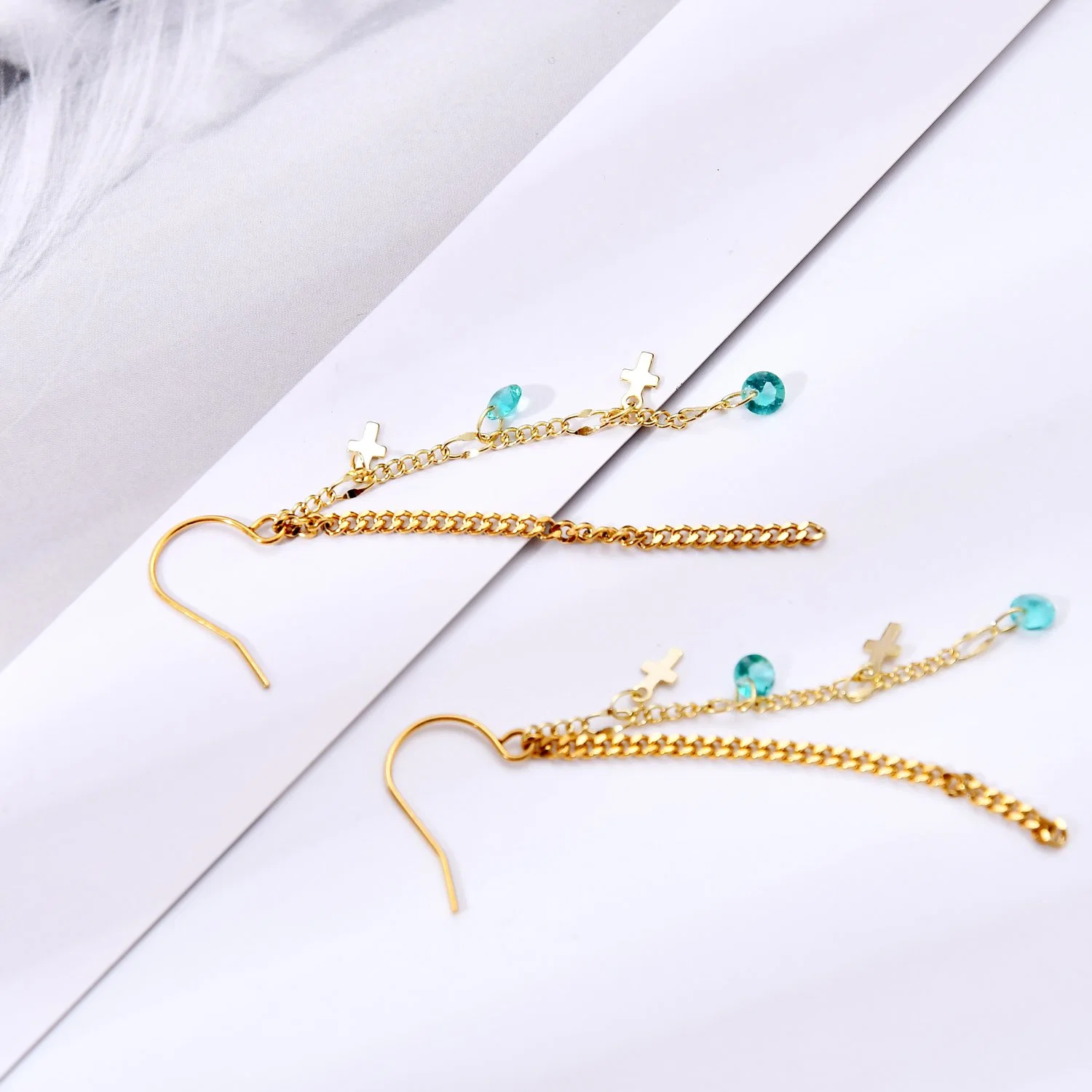 New Arrive Factory Wholesale/Supplier Stainless Steel Jewellery Fashion Shining Gold Plated Earring with Stone and Cross