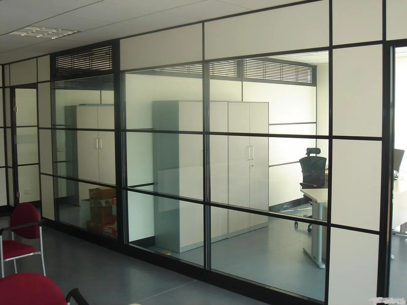 Customized Aluminium Alloy Glass Partition for Office or Other Uses