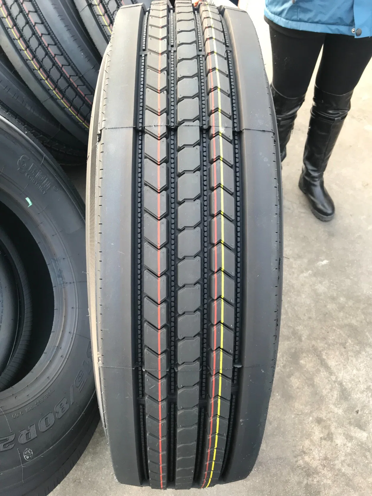 Constância de pneu de Bus para camião, TBR, pneu leve para camião, pneu de direção e reboque 698 (295/80R22.5, 315/80R22.5, 11R22.5)