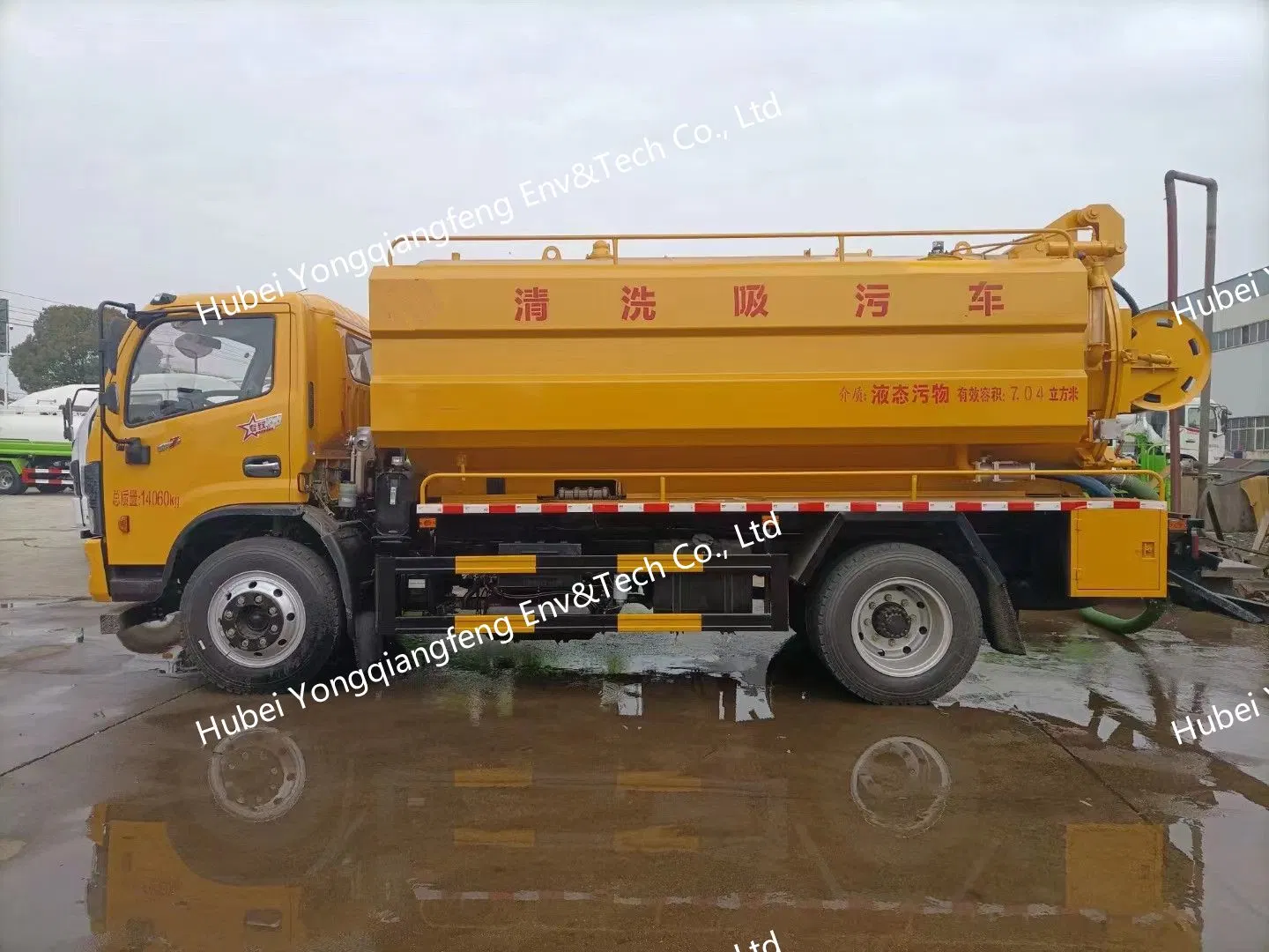 Dongfeng 4X2 Sewage Suction Truck /Fecal Suction Truck/DFAC 9m3 Fecal Suction Truck