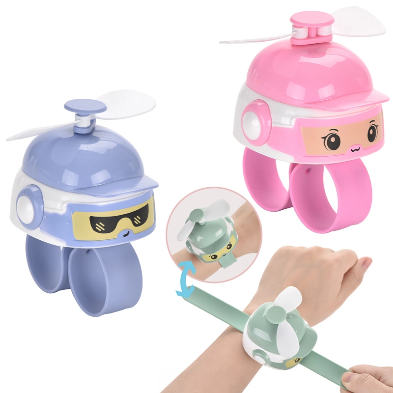 Fábrica al por mayor Ventilador de reloj mini operado por batería tres bloques viento Speed Kids Lovely Modeling Fan Toy Cartoon pequeños fans con Línea USB