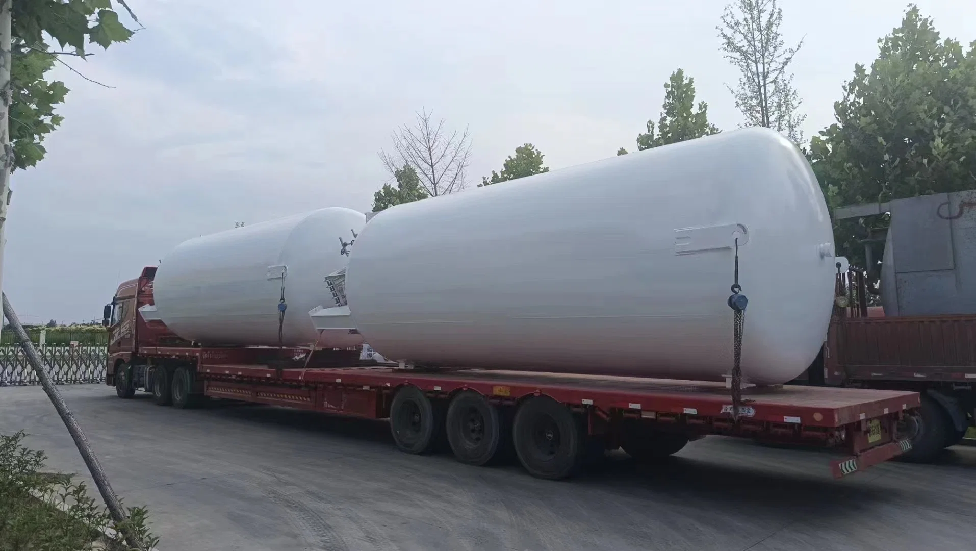 Perlite Vacuum Insulation Pressure Vessel LNG CO2 Lox Lin Lar Vertical Storage Tank Container Factory