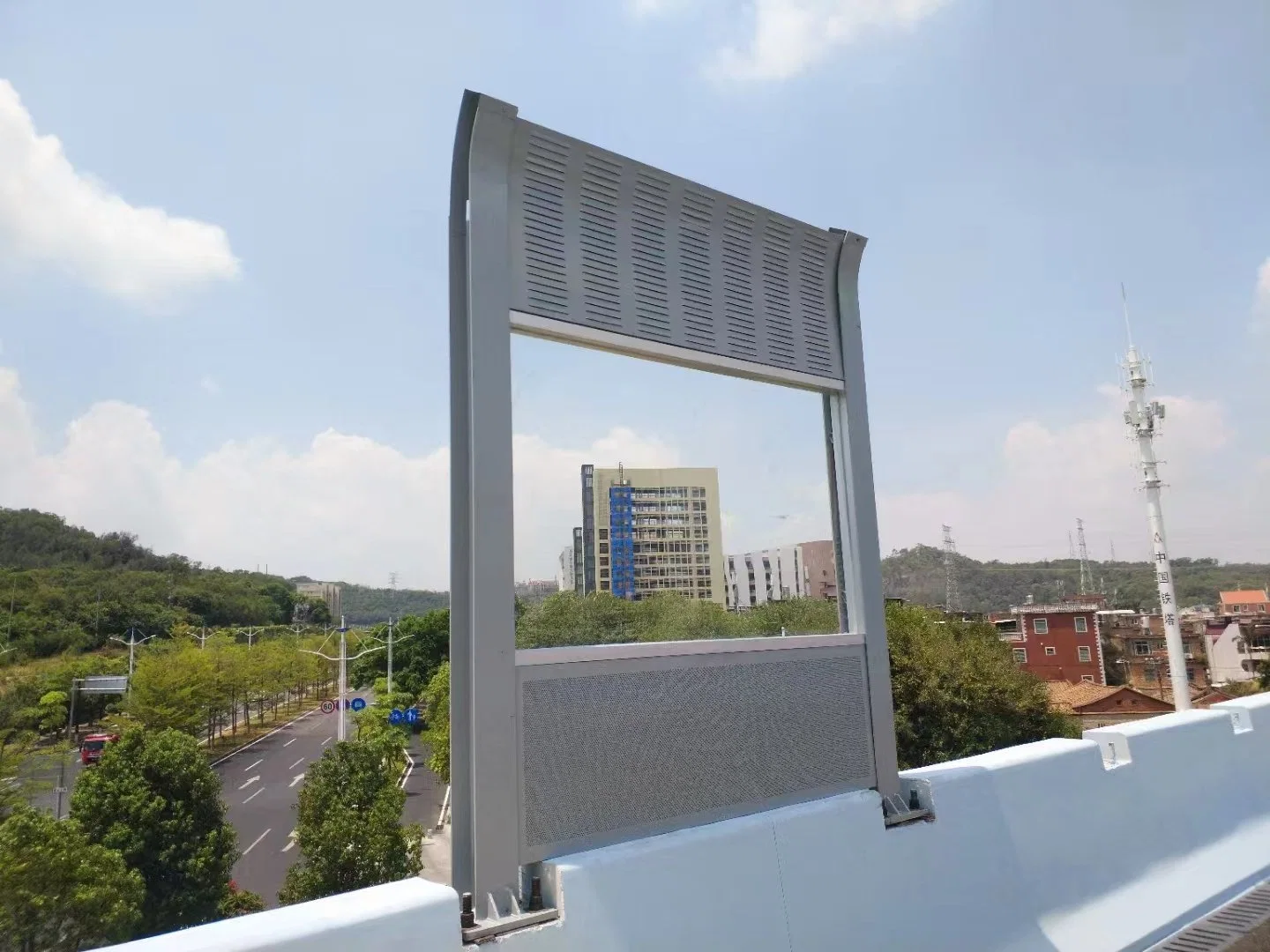 La absorción de ruido en la Carretera Autopista Panel PC barrera acústica y el aluminio barrera acústica ruido contra la pared a prueba de sonido