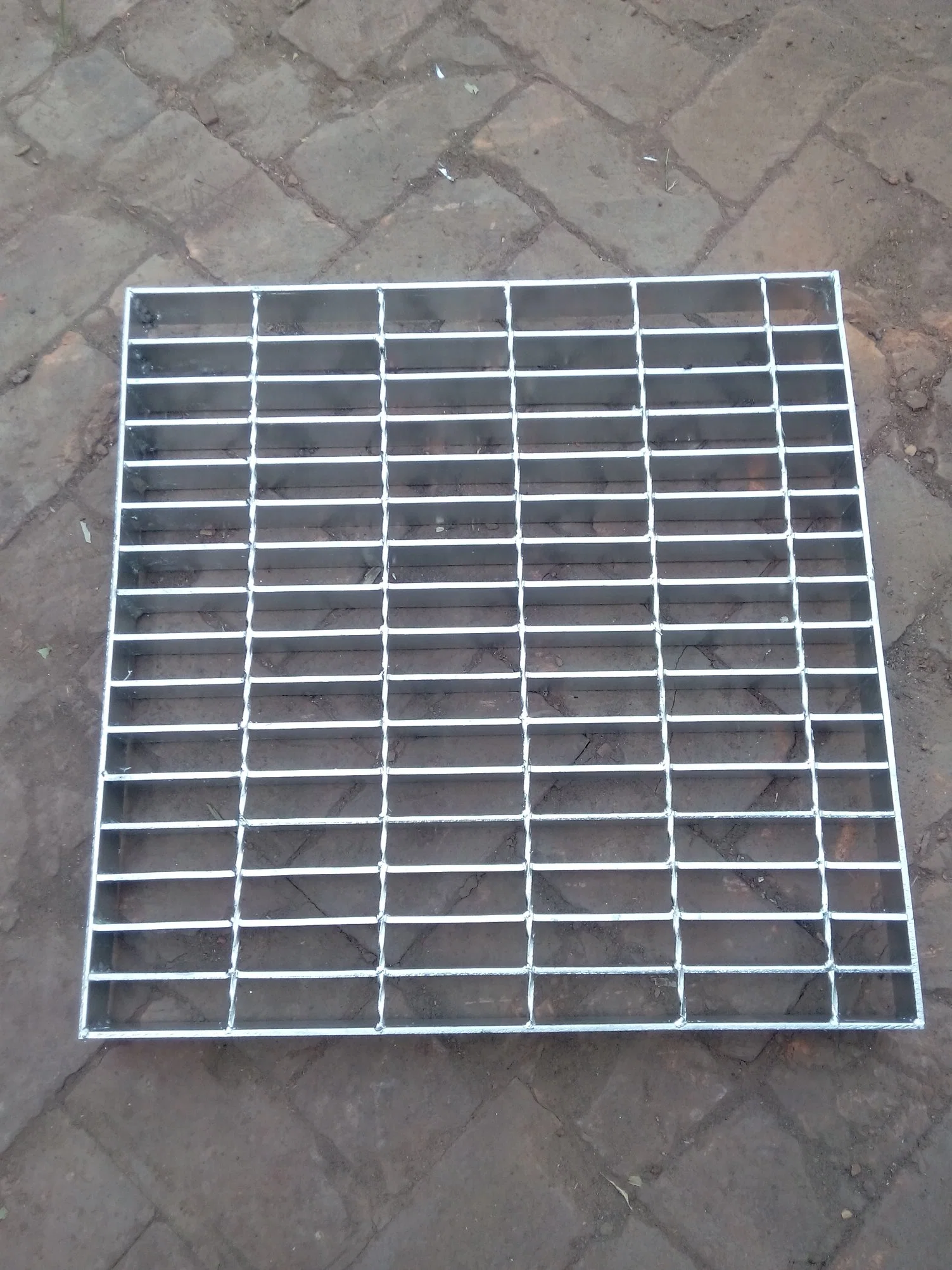 Q235 Galvanized Drainage System Smooth Drain Cover Grating for Chemical Plant