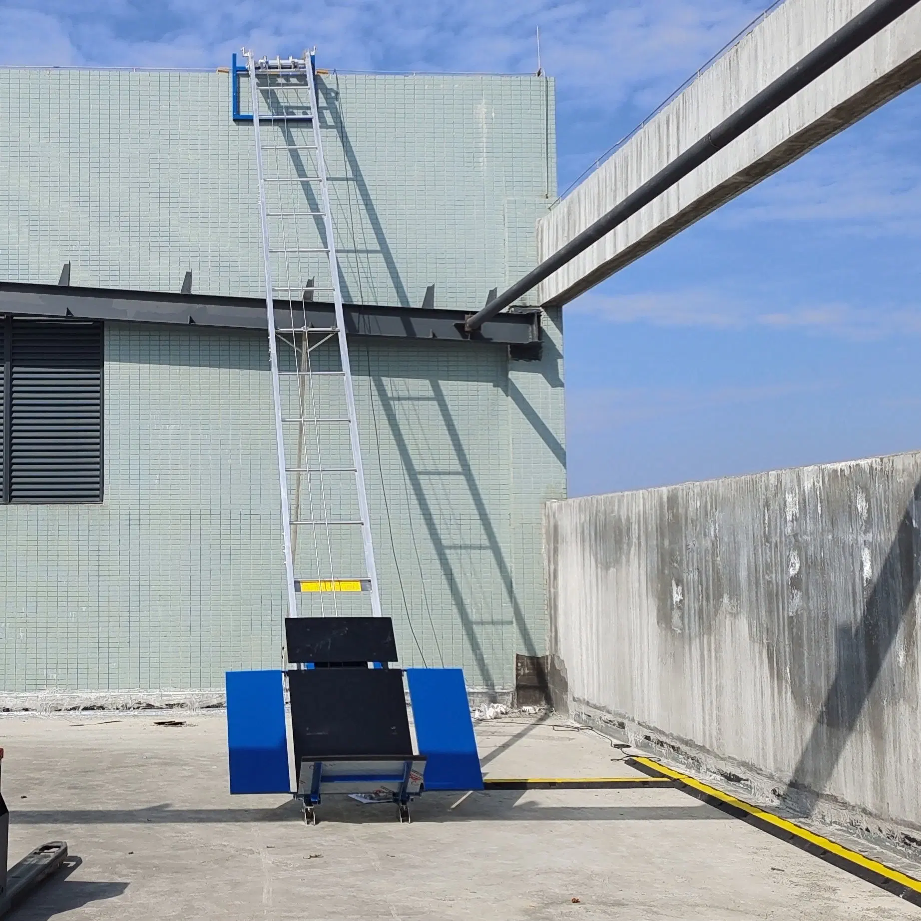Brand New German Ladder Hoist Shingle Elevator for Solar Panel Installation