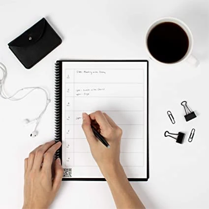 Rocketbook Fusion Smart Wiederverwendbarer Notizbuchkalender To-Do-Listen und Notizen Vorlagenseiten mit 1 Pilot Frixion Pen &amp; 1 Microfaser Tuch Enthalten Midnight Bl