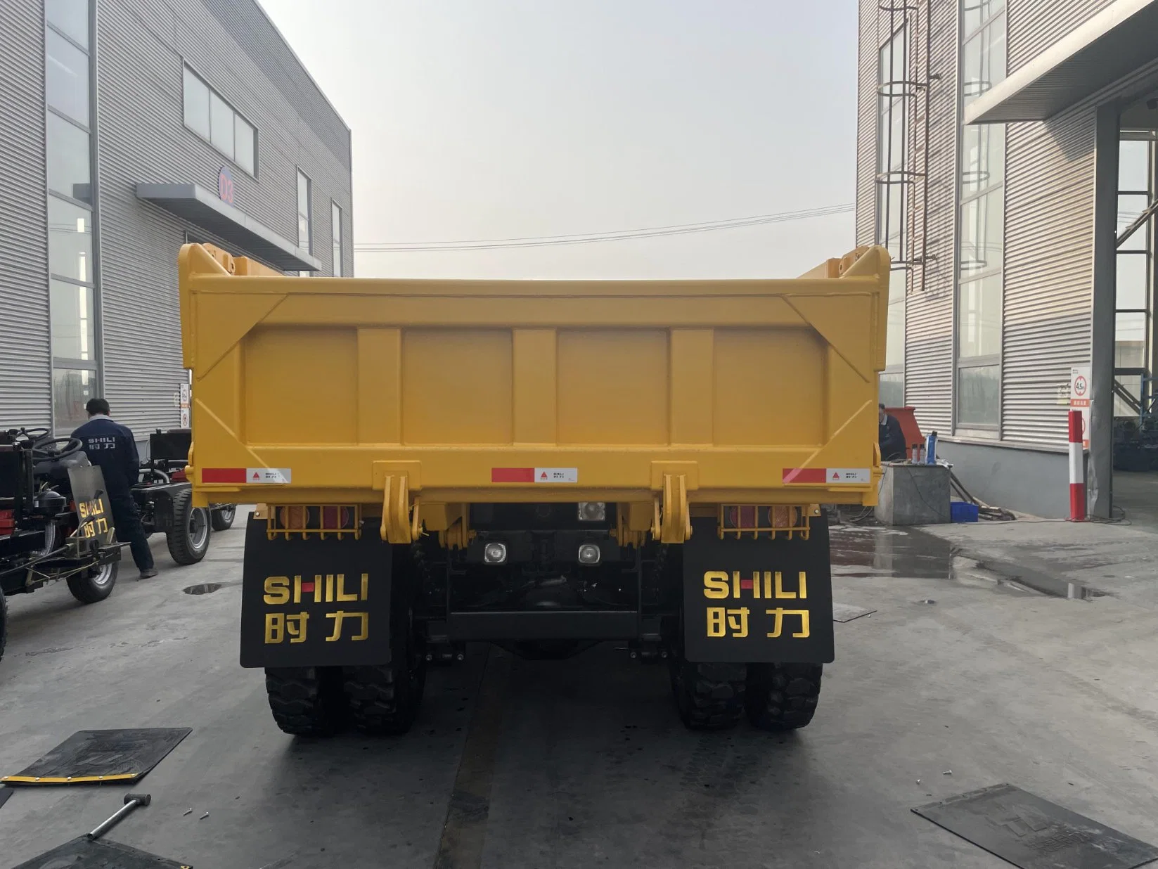 Heiße 25 Tonnen große Gewicht Bergbau Dump Truck lange Lebensdauer, hohe Transporteffizienz, hohe Haltbarkeit und hohe Sicherheitsfaktor